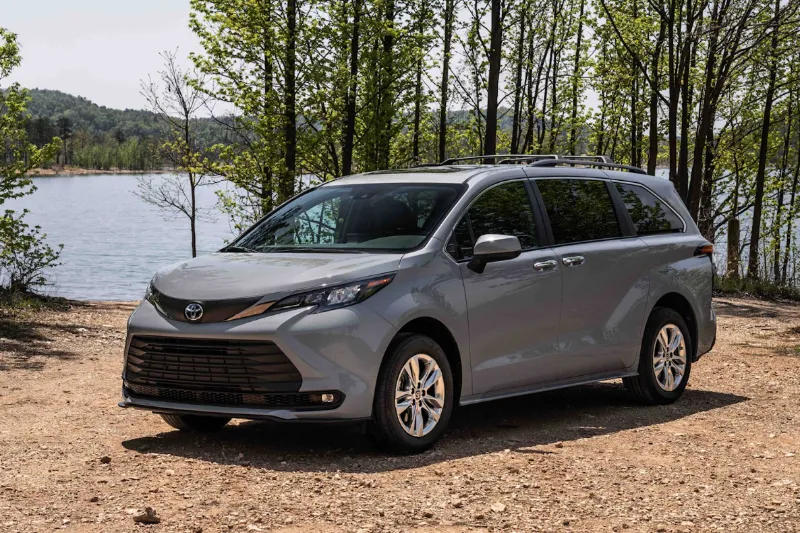 Toyota Sienna 2025: Redesign, Release Date, & Price