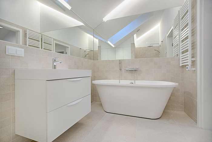 Organized minimalist bathroom