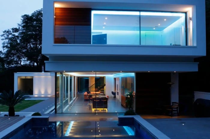 Glass elements in luxury home design