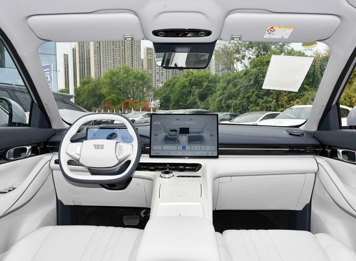 Geely Kembali ke Indonesia dengan Peluncuran SUV Listrik EX5