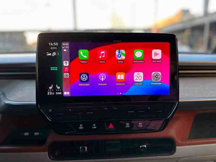 Android Auto vs Apple CarPlay 2025: Persaingan Sengit di Dashboard Mobil Pintar